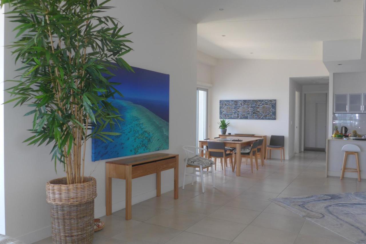 Coral Cove Apartments - Absolute Beachfront Resort Bowen Eksteriør bilde