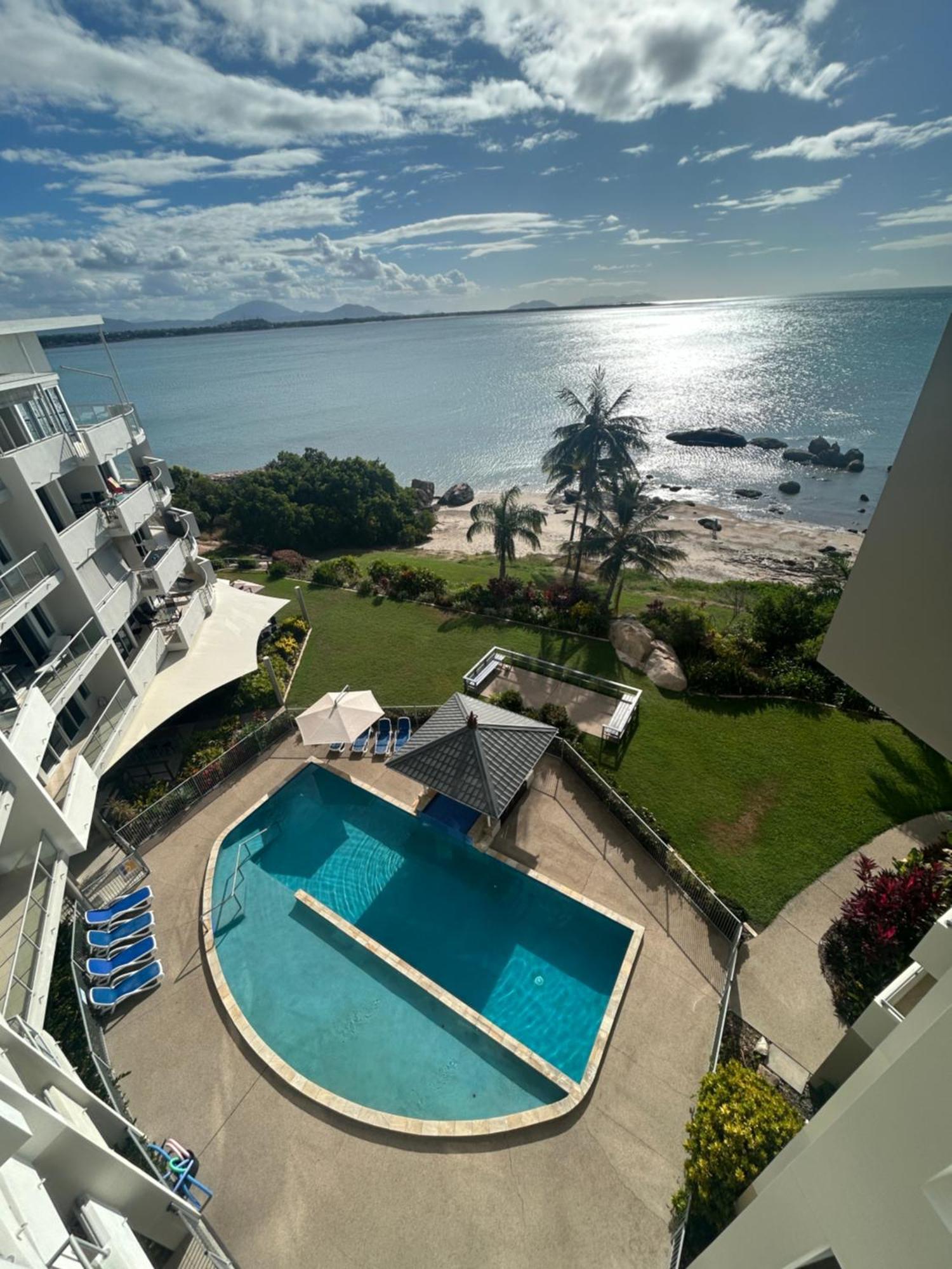 Coral Cove Apartments - Absolute Beachfront Resort Bowen Eksteriør bilde
