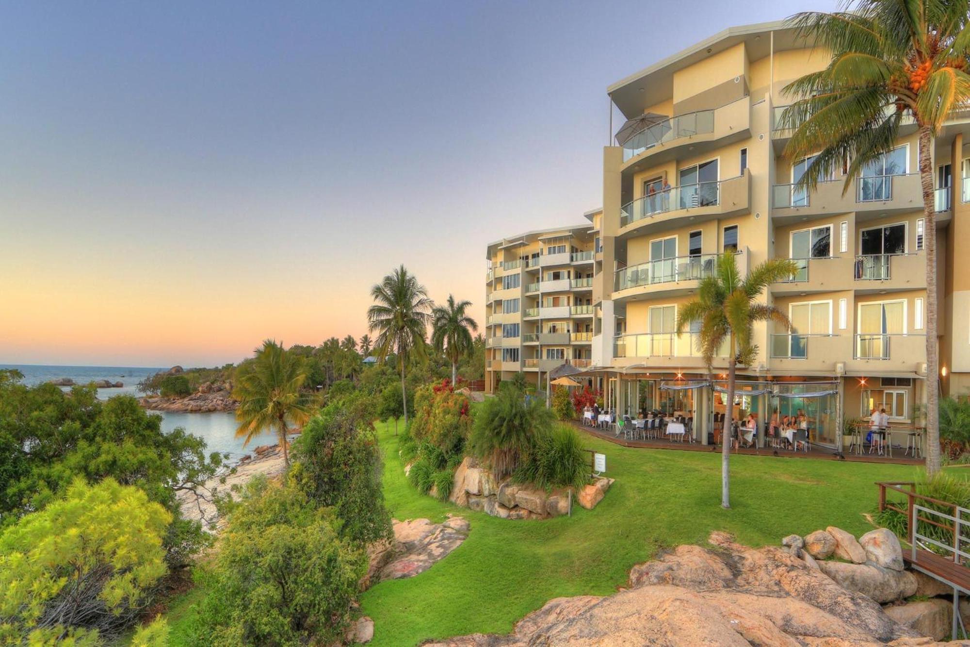 Coral Cove Apartments - Absolute Beachfront Resort Bowen Eksteriør bilde