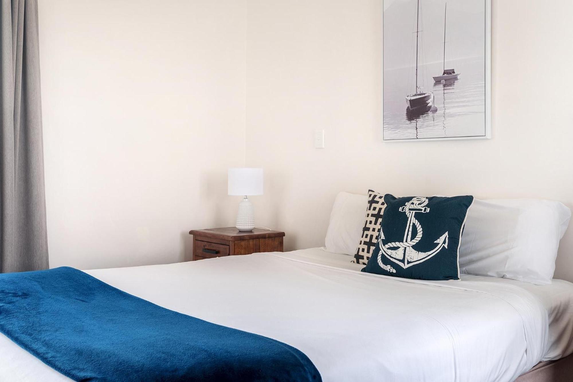Coral Cove Apartments - Absolute Beachfront Resort Bowen Eksteriør bilde