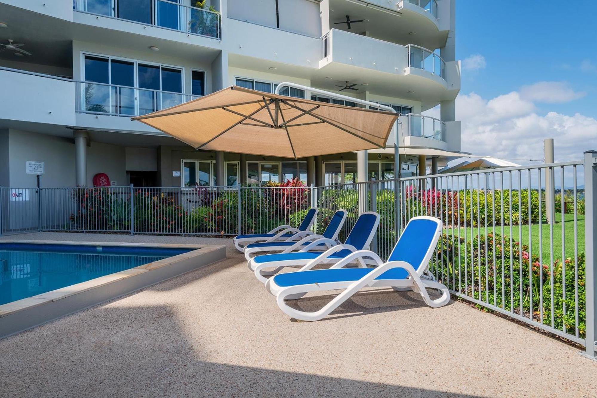 Coral Cove Apartments - Absolute Beachfront Resort Bowen Eksteriør bilde