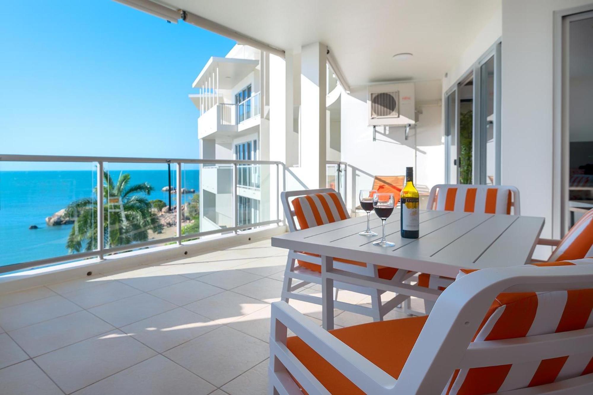 Coral Cove Apartments - Absolute Beachfront Resort Bowen Eksteriør bilde
