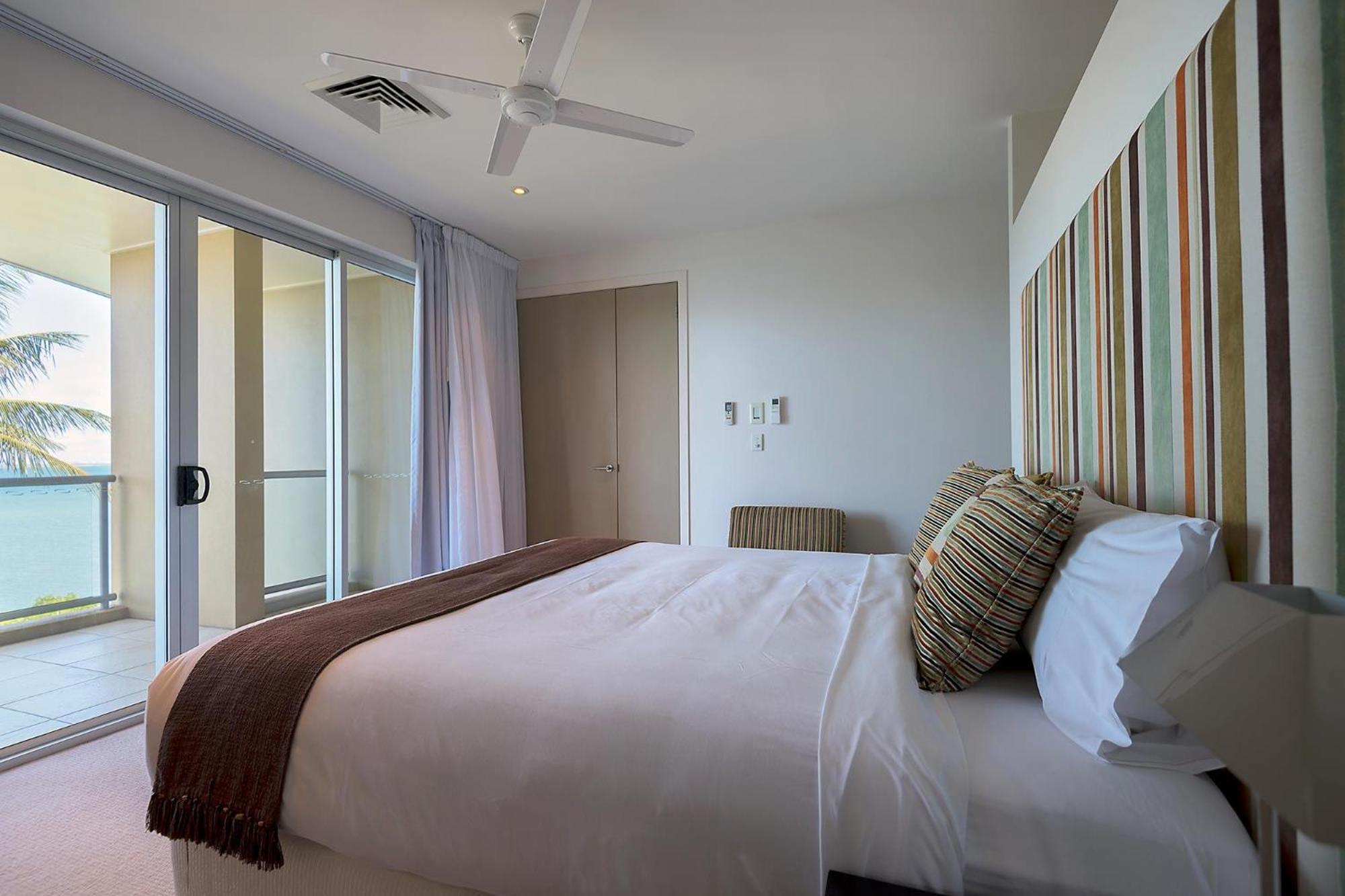 Coral Cove Apartments - Absolute Beachfront Resort Bowen Eksteriør bilde