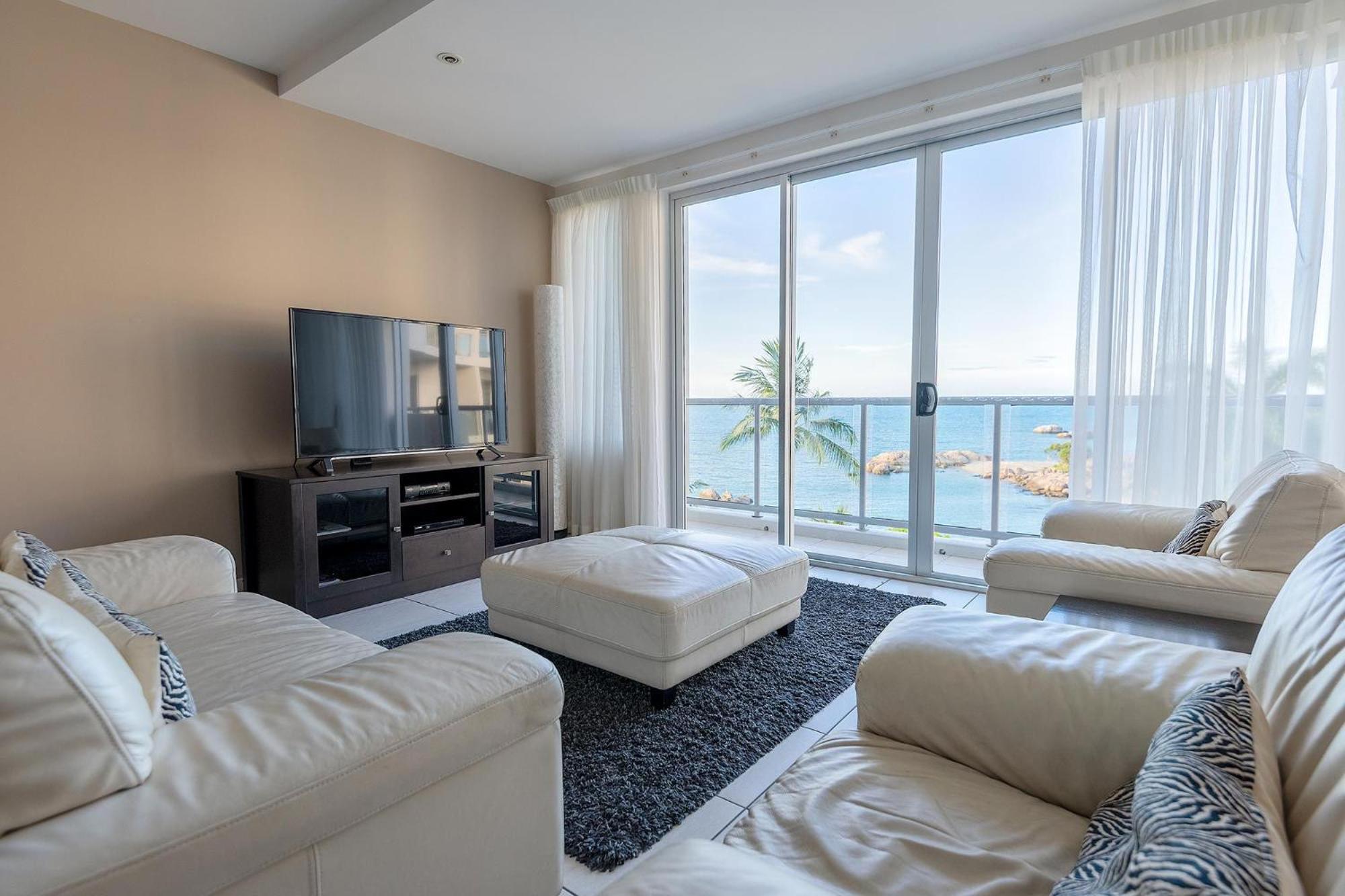Coral Cove Apartments - Absolute Beachfront Resort Bowen Eksteriør bilde