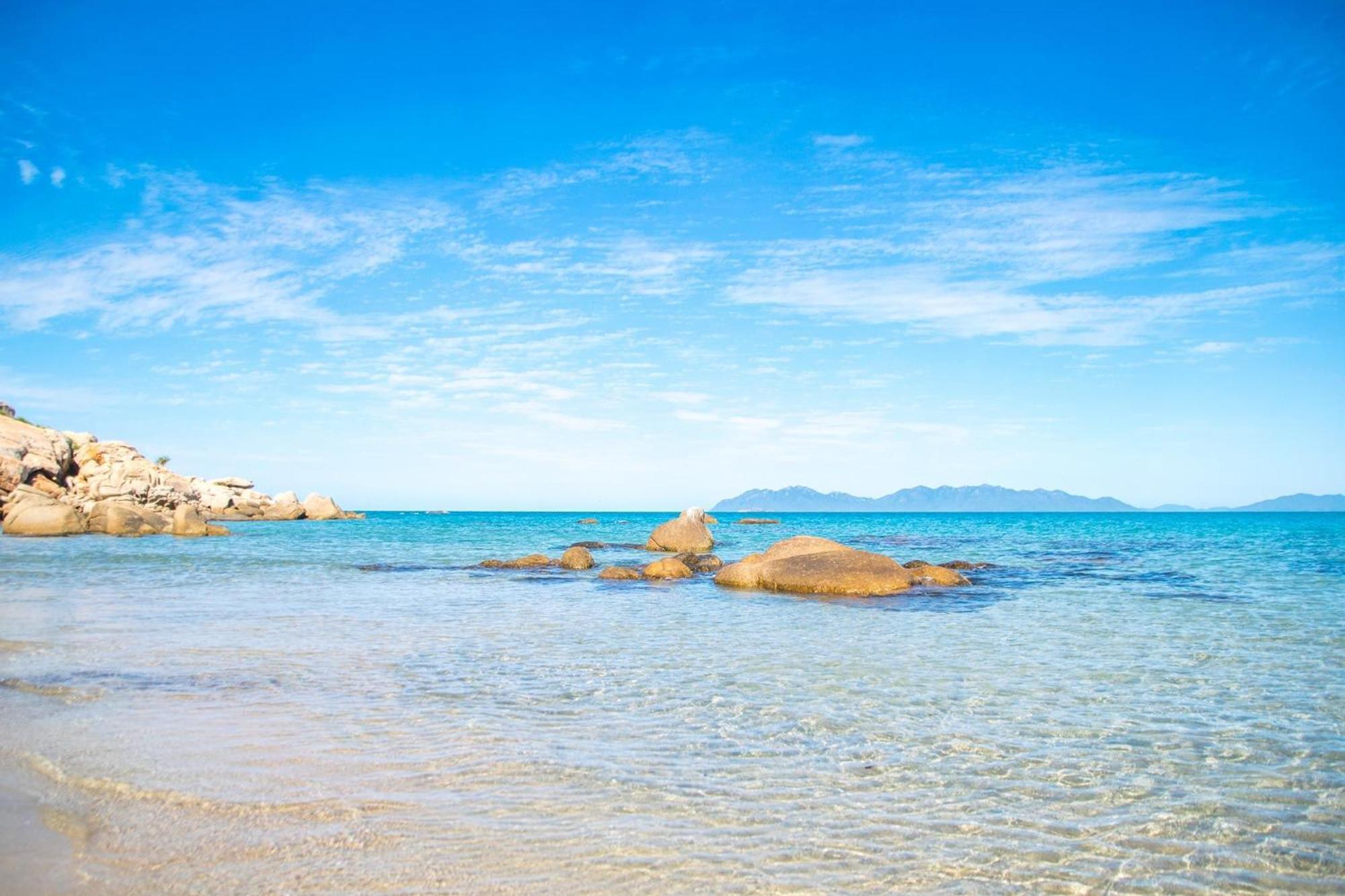 Coral Cove Apartments - Absolute Beachfront Resort Bowen Eksteriør bilde