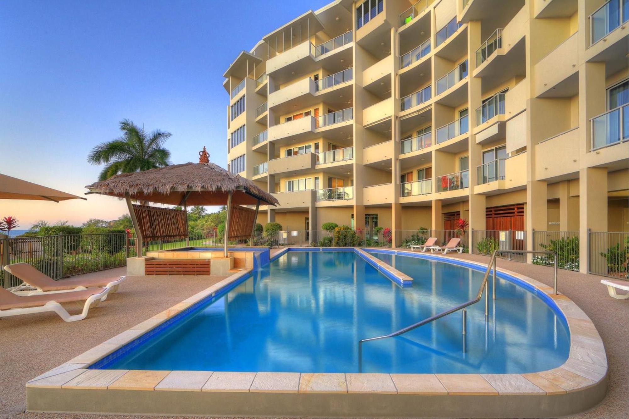Coral Cove Apartments - Absolute Beachfront Resort Bowen Eksteriør bilde