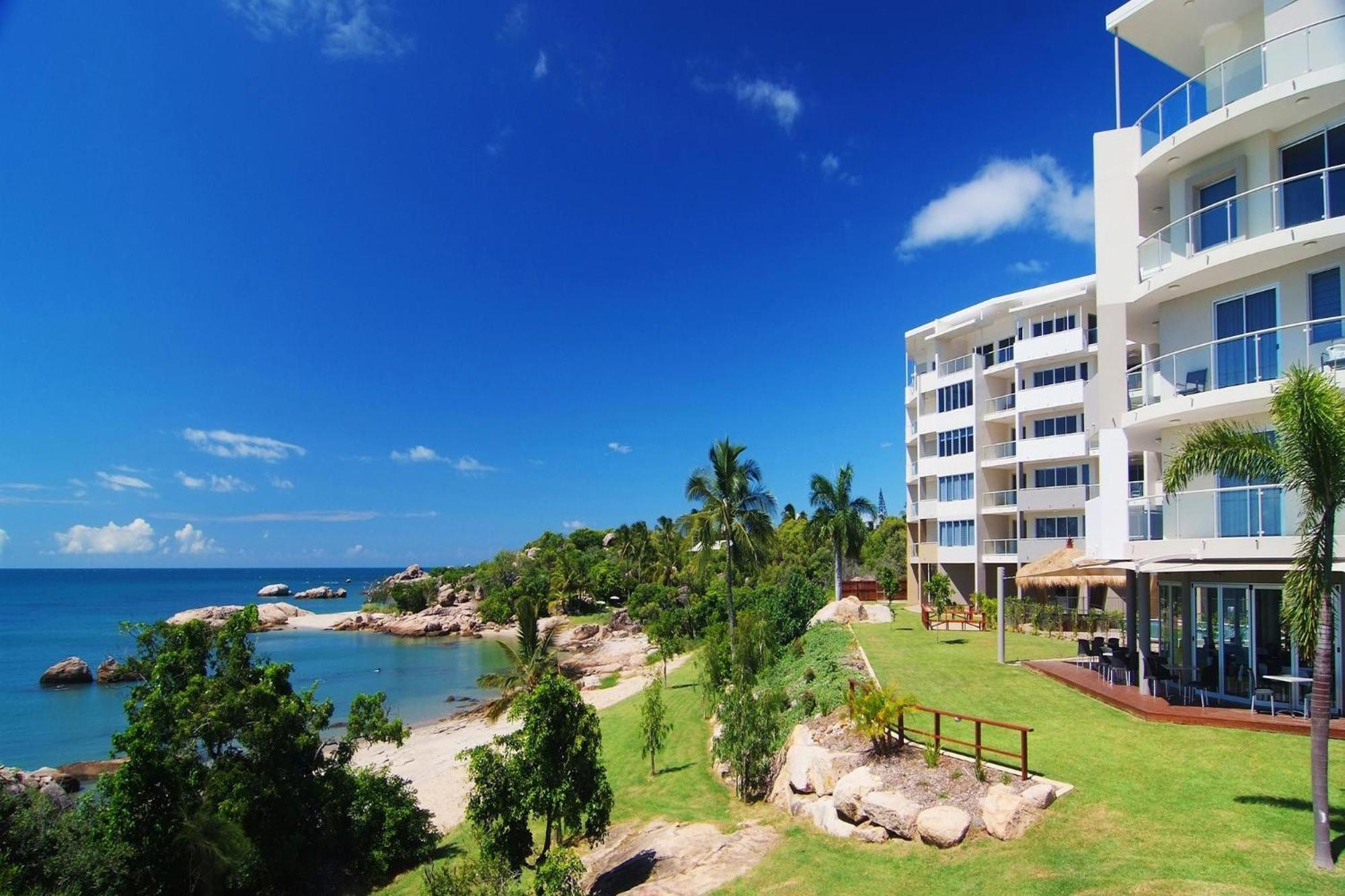 Coral Cove Apartments - Absolute Beachfront Resort Bowen Eksteriør bilde