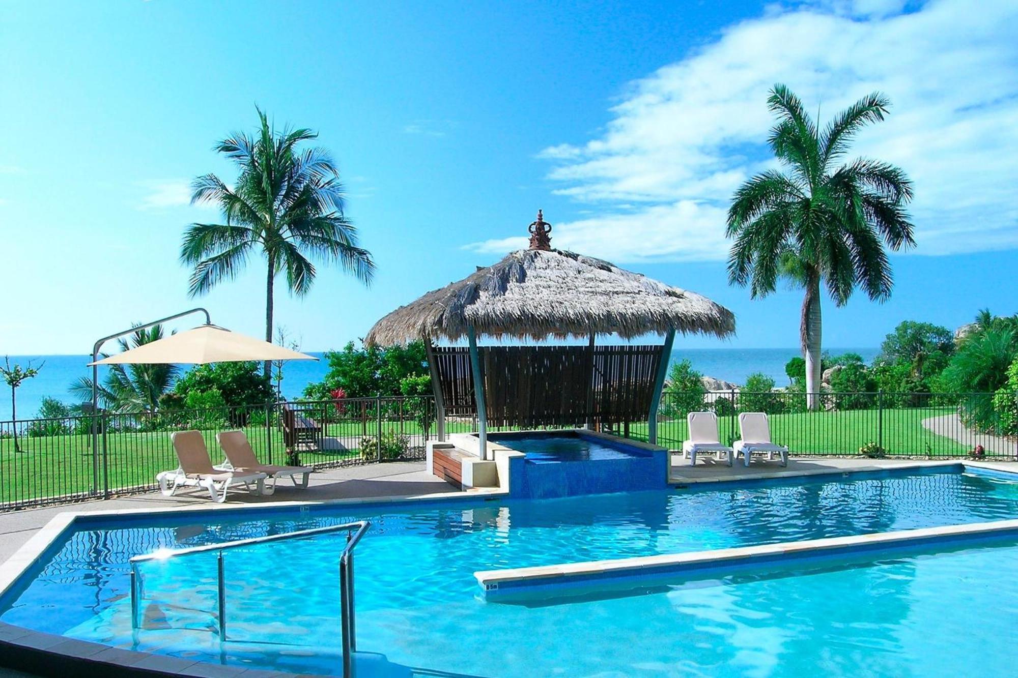 Coral Cove Apartments - Absolute Beachfront Resort Bowen Eksteriør bilde