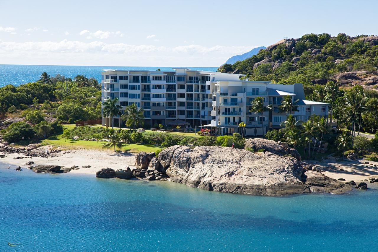 Coral Cove Apartments - Absolute Beachfront Resort Bowen Eksteriør bilde