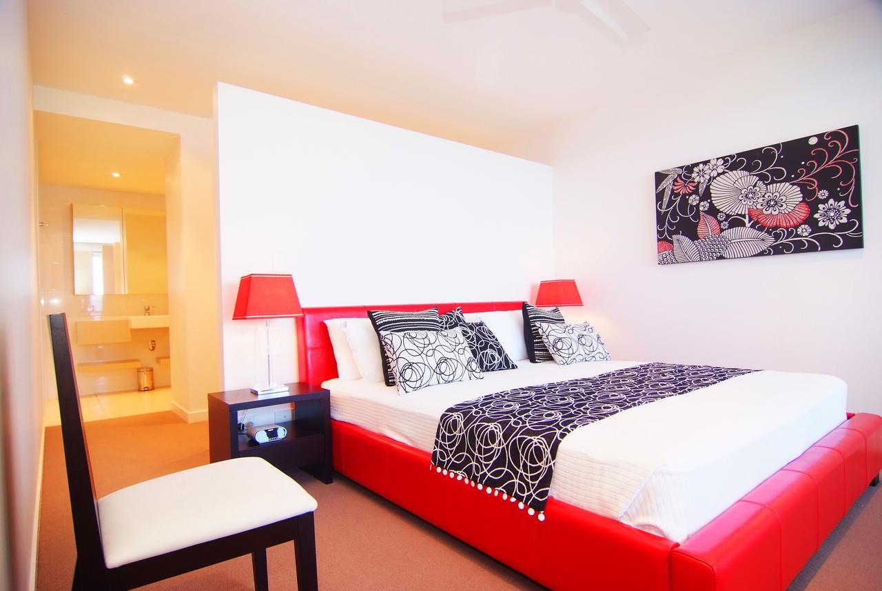 Coral Cove Apartments - Absolute Beachfront Resort Bowen Eksteriør bilde